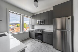 3051 W Medill Ave, Unit 3A in Chicago, IL - Building Photo