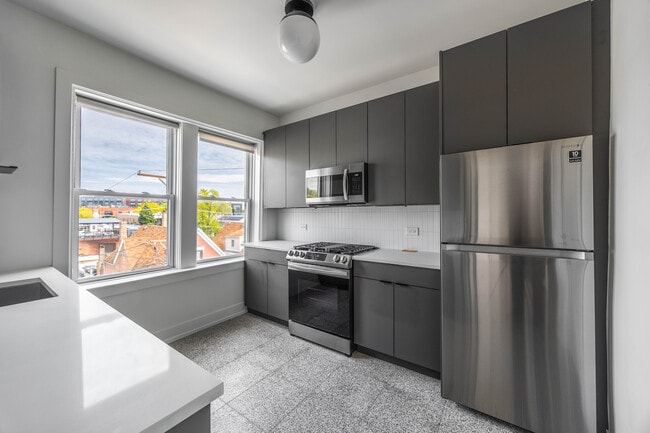 property at 3051 W Medill Ave