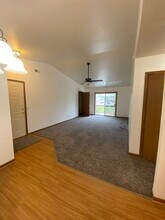 7483 Crosscreek Dr, Unit 7477-7491 in Temperance, MI - Building Photo - Building Photo