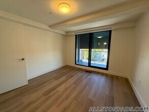 1079 Commonwealth Ave in Boston, MA - Building Photo - Building Photo