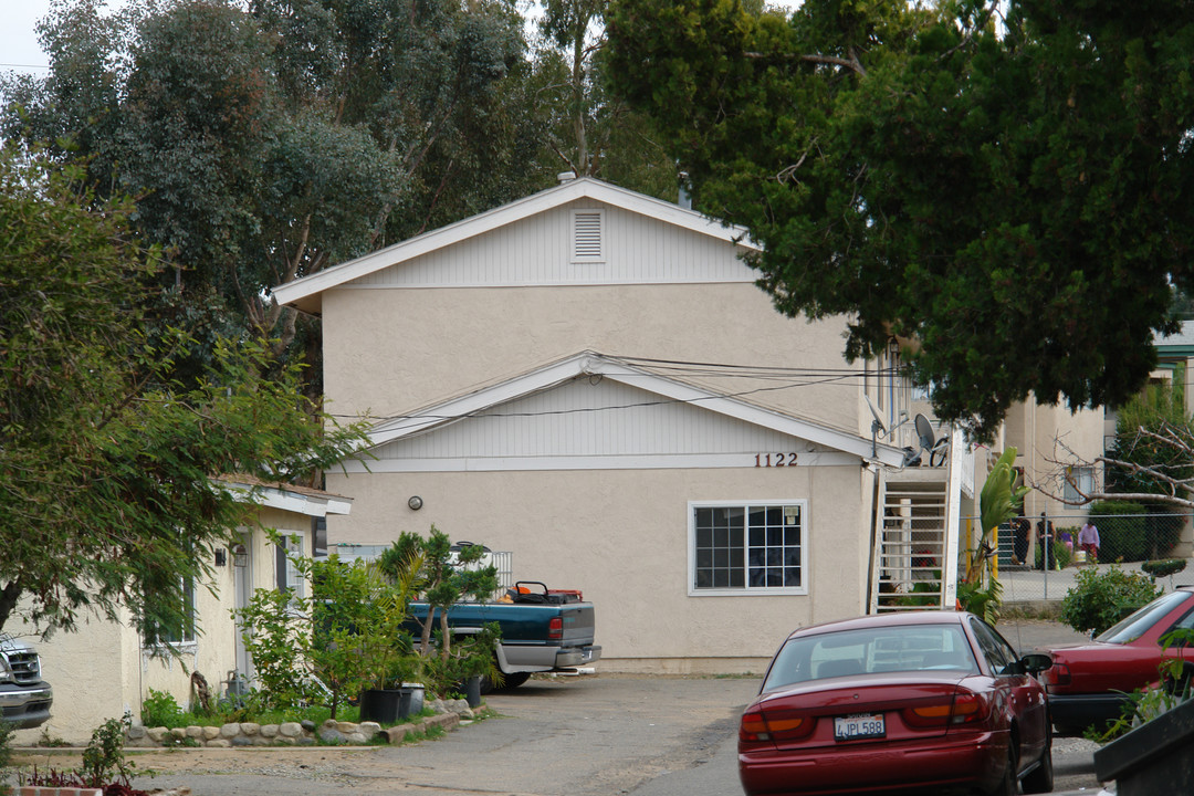 1122 S Vine St in Fallbrook, CA - Building Photo