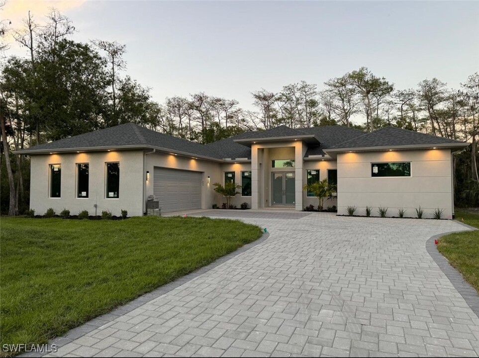 2461 Golden Gate Blvd E in Naples, FL - Building Photo