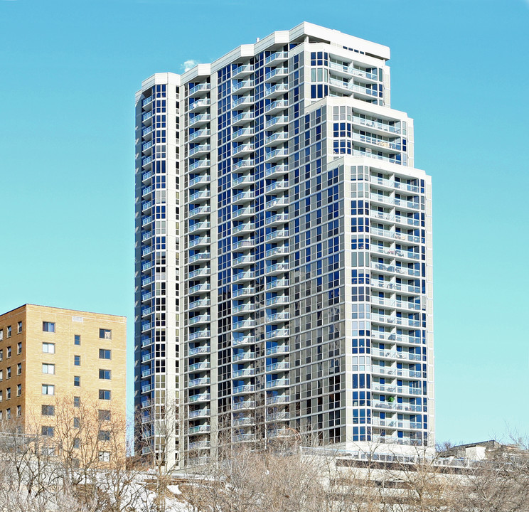 Landmark On The Lake in Milwaukee, WI - Building Photo