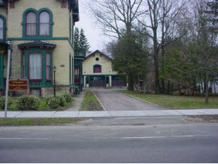 80 Elm St in Malone, NY - Foto de edificio - Building Photo