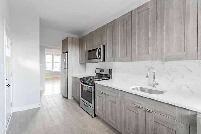 1409 E 61st Pl in Chicago, IL - Foto de edificio - Building Photo