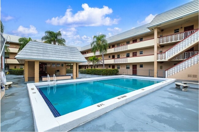 7000 SW 23rd St, Unit 48 in Miami, FL - Building Photo - Building Photo