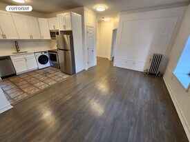 2647 Broadway in New York, NY - Building Photo