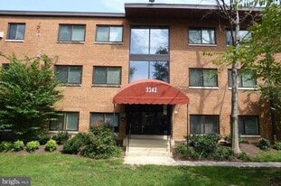 3342 S 28th St, Unit 301 in Alexandria, VA - Building Photo