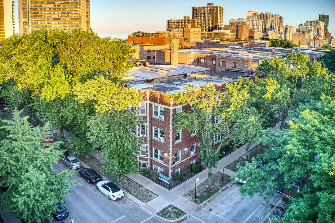 1059 W Glenlake Ave in Chicago, IL - Building Photo