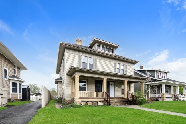 557-559-559 E Madison Ave in Springfield, OH - Foto de edificio - Building Photo