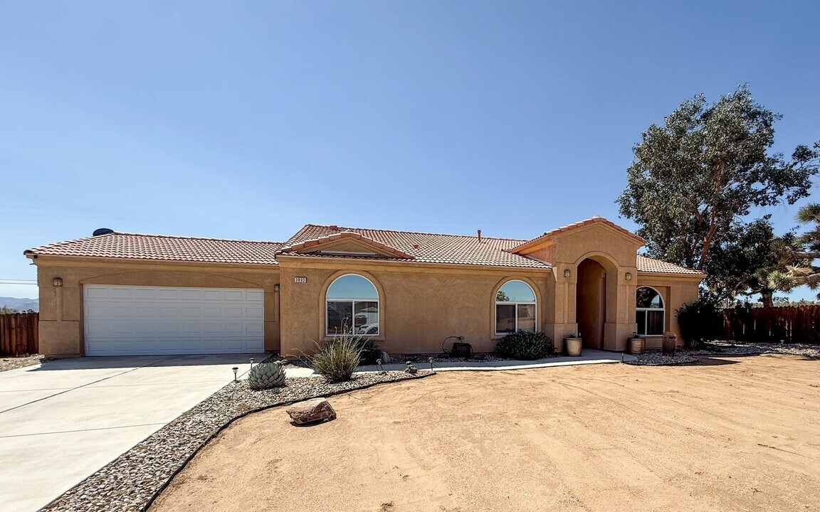 3893 Lexington Ave in Yucca Valley, CA - Building Photo