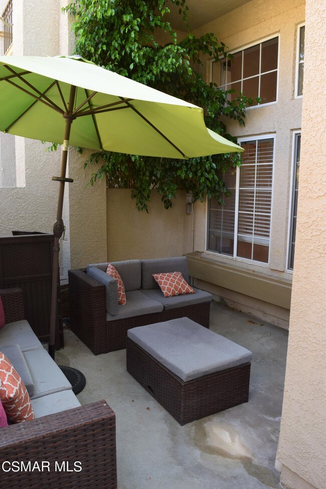 644 Warwick Ave in Thousand Oaks, CA - Foto de edificio - Building Photo