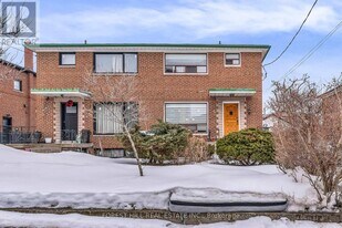 5 Woodenhill Ct in Toronto, ON - Building Photo