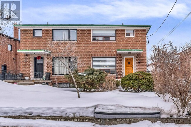 property at 5 Woodenhill Ct