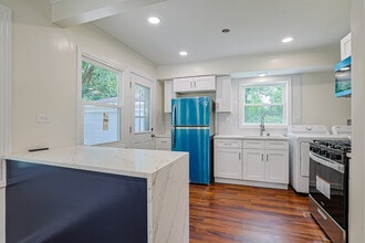 8 Allegheny Ct in Park Forest, IL - Building Photo - Building Photo