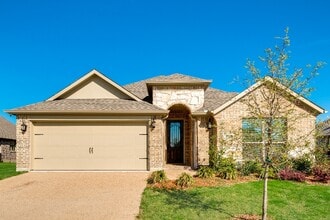 110 Stallion St in Waxahachie, TX - Foto de edificio - Building Photo