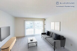 One Farms Dr in Burlington, MA - Building Photo