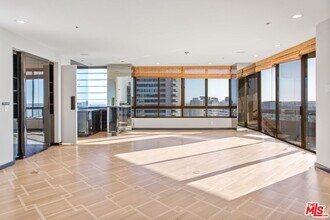 10430 Wilshire Blvd-Unit -2001 in Los Angeles, CA - Building Photo - Building Photo