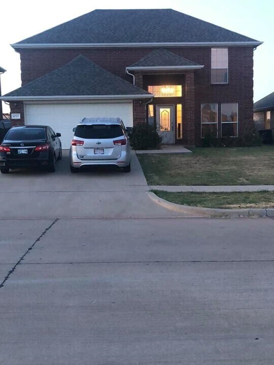 4737 SW Greenwich Dr in Lawton, OK - Building Photo