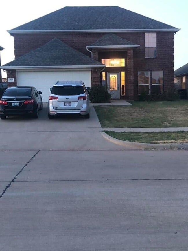 4737 SW Greenwich Dr