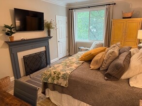 10 E Washington St, Unit 2h in Greenville, SC - Foto de edificio - Building Photo