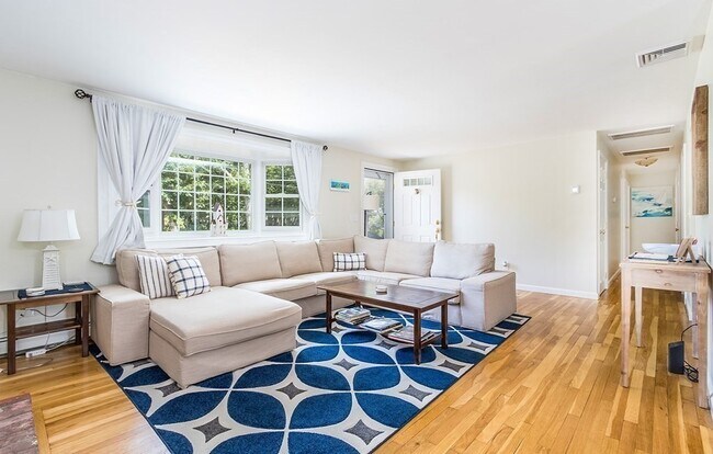 67 Old Post Rd in Barnstable, MA - Building Photo - Building Photo