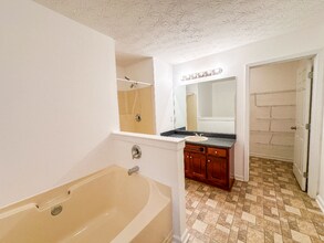 600 Indian Trail in Mc Caysville, GA - Building Photo - Building Photo