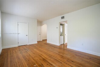 1007 Bay Dr in Miami Beach, FL - Building Photo - Building Photo