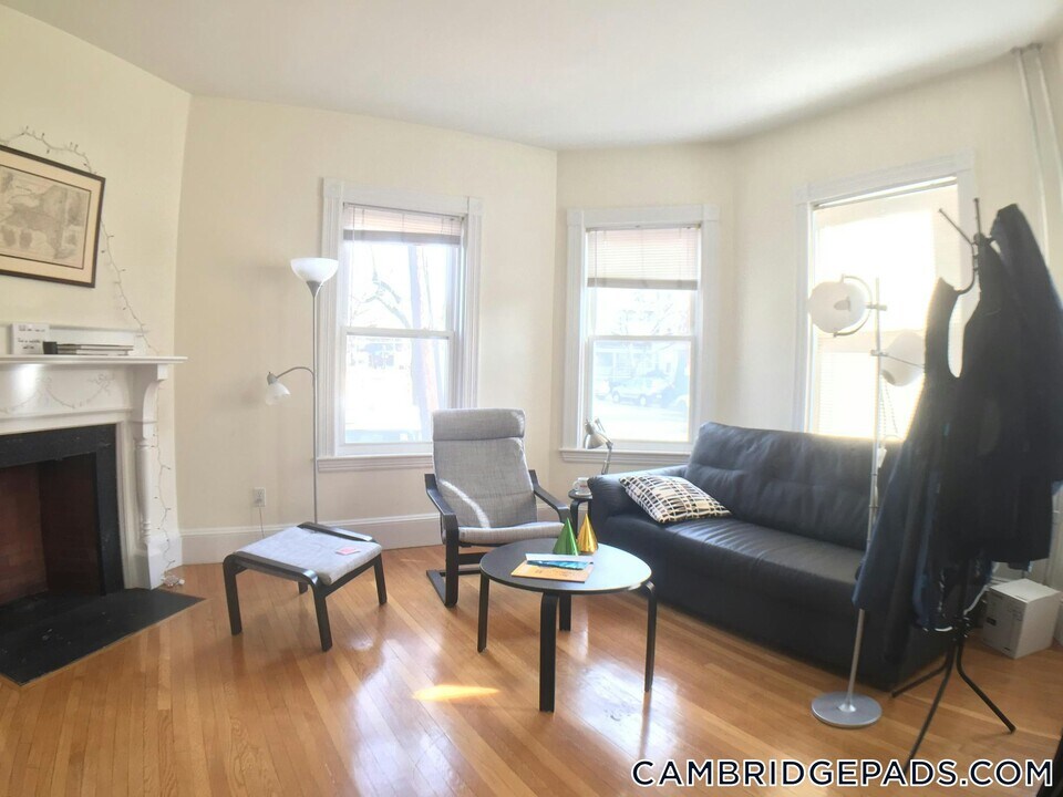 1537 Cambridge St in Cambridge, MA - Building Photo
