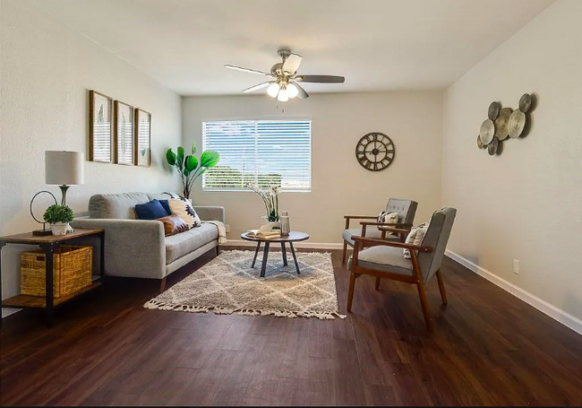 2110 Oak Motte Ln in Austin, TX - Foto de edificio - Building Photo