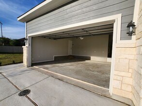 332 Caleb Ct in Schertz, TX - Building Photo - Building Photo