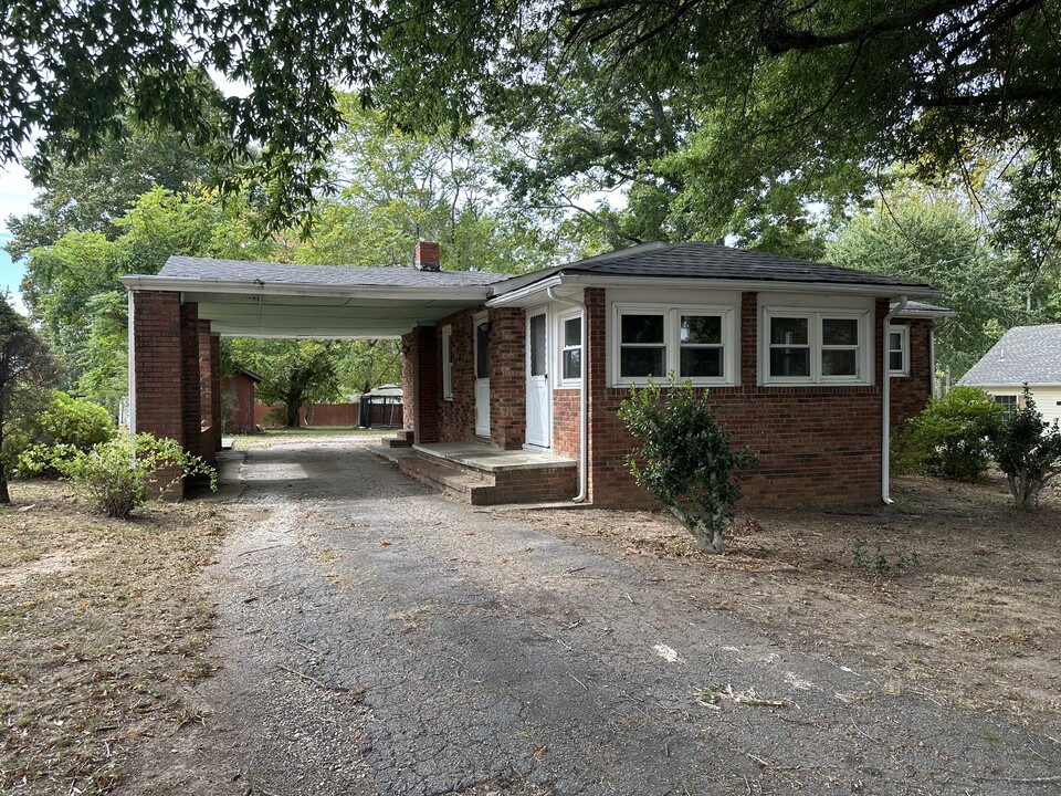 20 Robinson Ave in Asheville, NC - Building Photo