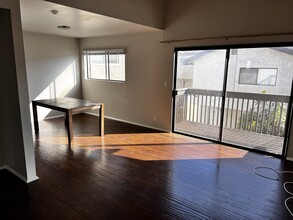 507 N Elena Ave, Unit 5 in Redondo Beach, CA - Building Photo - Building Photo