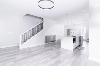 831-877 77 St SW in Calgary, AB - Building Photo - Building Photo
