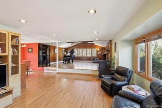 2 Andrea Dr in East Setauket, NY - Building Photo - Building Photo
