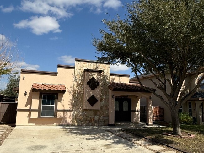 1021 Savannah Loop in Laredo, TX - Building Photo - Building Photo