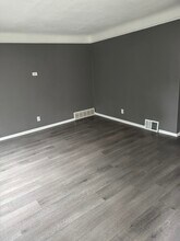 19568 Dresden St in Detroit, MI - Building Photo - Building Photo