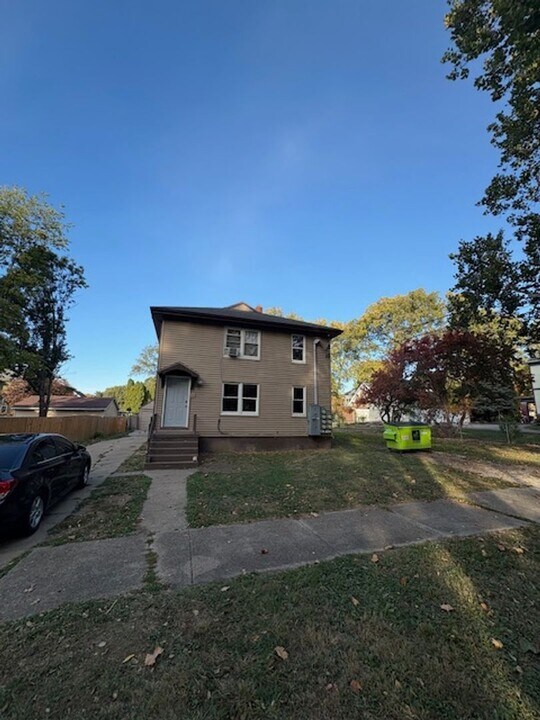 1311 N Flora Ave in Peoria, IL - Building Photo