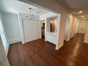 1287 Roaring Springs Rd, Unit 1287 in Fort Worth, TX - Building Photo - Building Photo