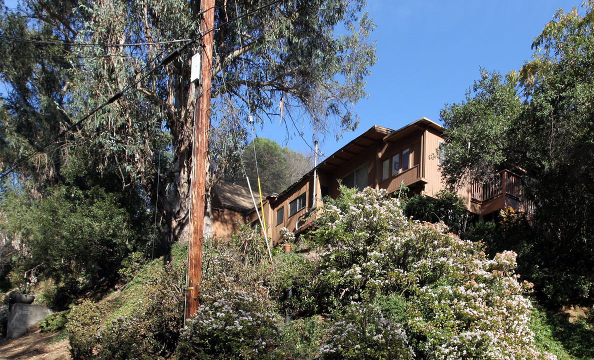 2452 Horse Shoe Canyon Rd in Los Angeles, CA - Building Photo