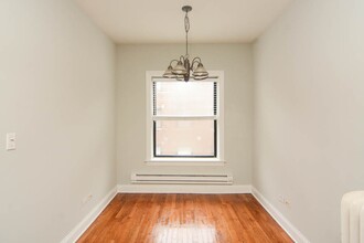 743 W Addison St in Chicago, IL - Building Photo - Building Photo