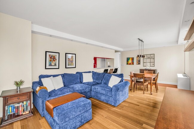 250 S End Ave in New York, NY - Building Photo - Building Photo
