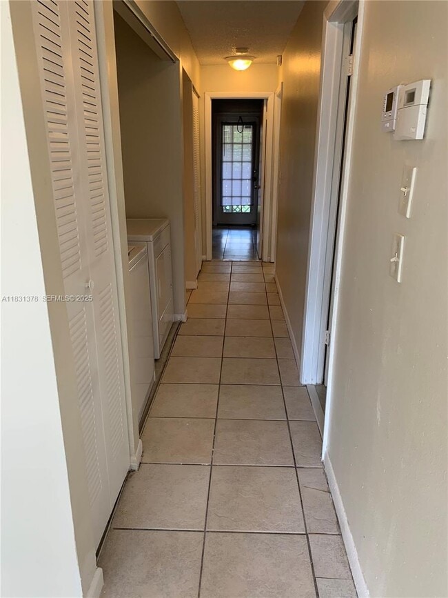 1314 White Pine Dr in Wellington, FL - Foto de edificio - Building Photo