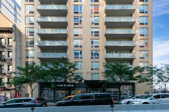 Packard Square North in Long Island City, NY - Building Photo - Building Photo