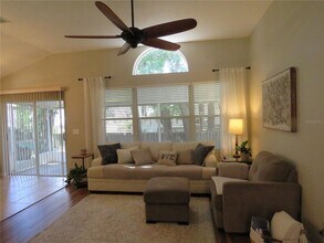 4010 Windell Pl in Valrico, FL - Foto de edificio - Building Photo