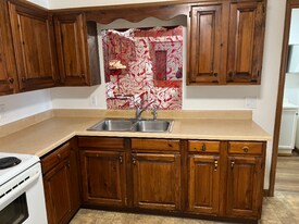 201 Union St, Unit 201D Union Street in Springfield, VT - Building Photo