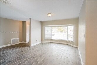 2360 NW 60th Ave in Sunrise, FL - Building Photo - Building Photo