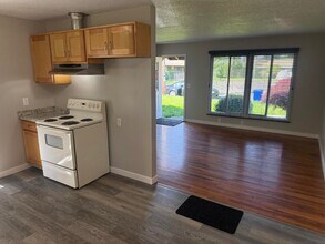 1026 SE 196th Ave in Portland, OR - Building Photo - Building Photo
