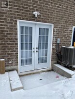 1195 McEachern Ct in Milton, ON - Building Photo