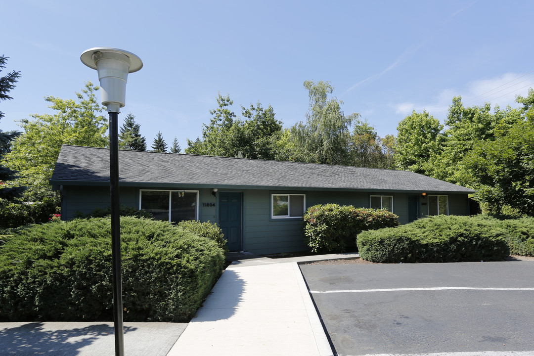 Seneca Terrace in Milwaukie, OR - Building Photo